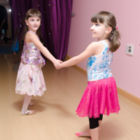 can dance in the floor and two small girls happy